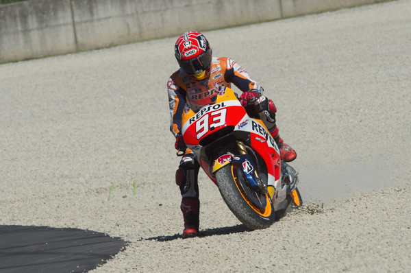 Marquez še vedno v boju za naslov