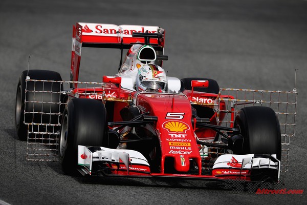 Vettel: Številka 1 mora nazaj na rdeči avto