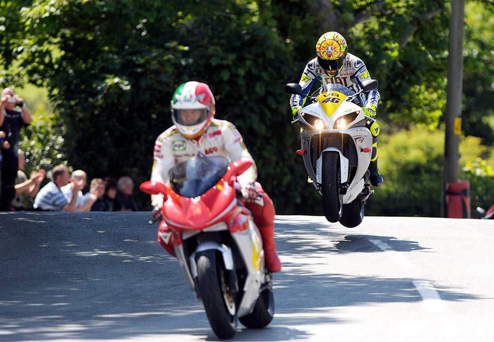 Rossi bi se vrnil na legendarno dirko na otoku Man