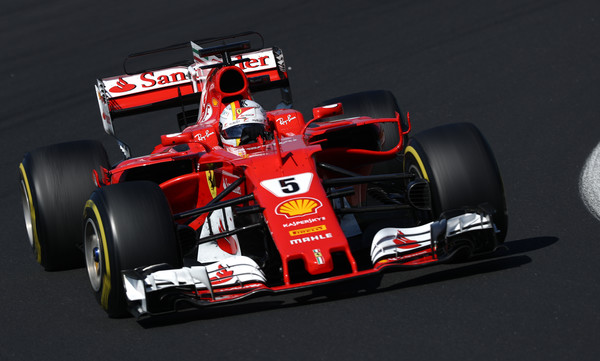 Ferrari z Vettlom ostal najhitrejši tudi drugi dan