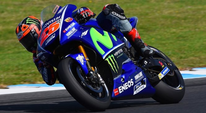 Vinales na vrhu prvega prostega treninga, padec Marqueza