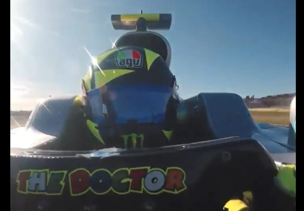 Valentino Rossi za volanom Mercedesovega dirkalnika F1