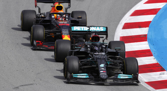 Red Bull: Mercedesov dirkalnik ima več kot eno zadnje krilce