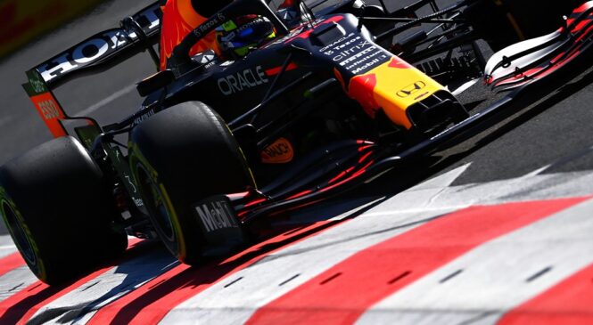F1 Baku: Perez in Verstappen najhitrejša, Mercedesa na 11. in 16. mestu