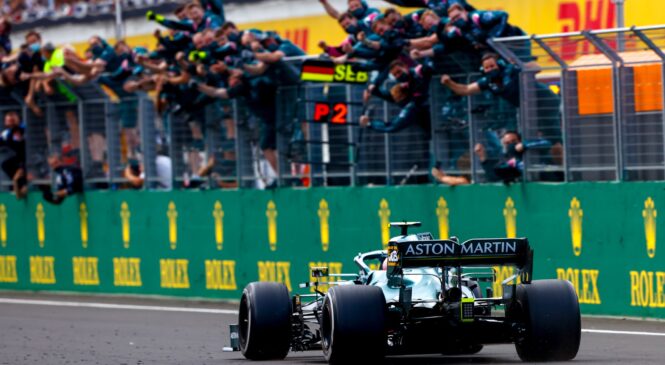 Vettel izključen iz dirke, Hamilton napredoval na 2. mesto