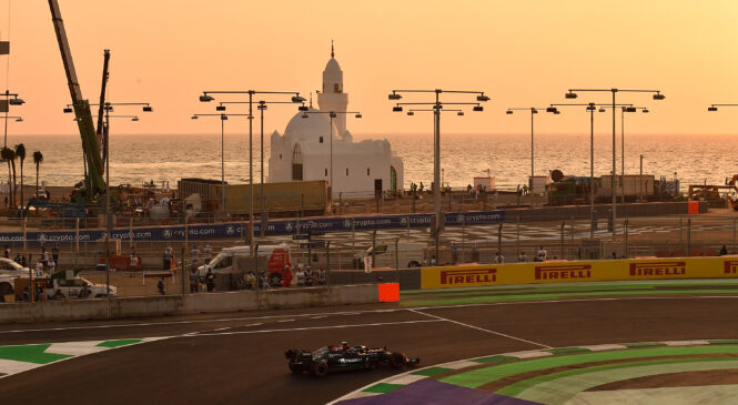 Hamilton najhitrejši na prvem treningu F1 za VN Savdske Arabije