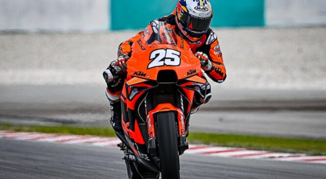 Foto: Za dirkači prvi testni dan v Sepangu