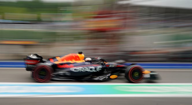 Verstappen v Spaju osvojil Pole, a dirko začenja iz ozadja