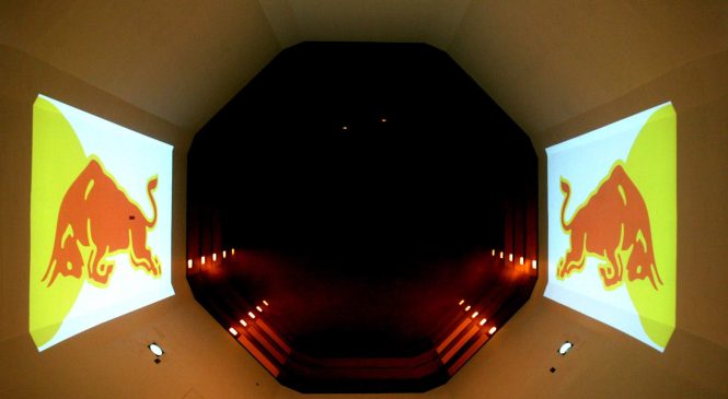 Haasu skoraj dvakrat toliko ur vetrovnika, kot Red Bullu