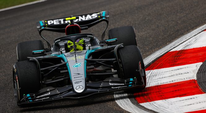 Sedemkratni prvak za polom okrivil veter, Russell zanika razlike v dirkalnikih