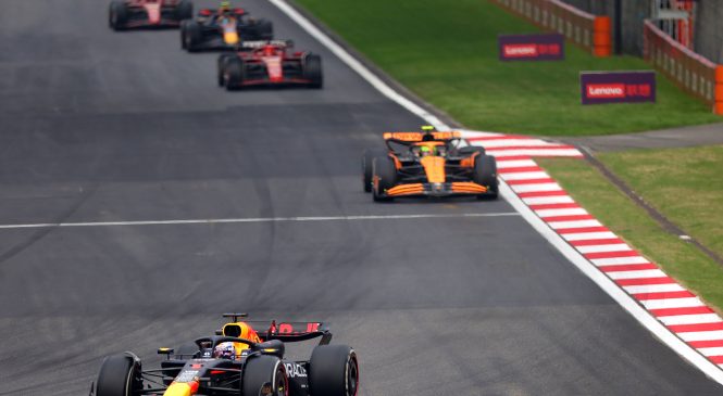 Verstappna nista ustavili niti dve prekinitvi dirke na Kitajskem