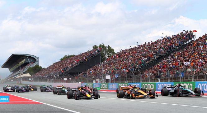 Verstappen prelisičil Norrisa, Hamilton prvič do stopničk