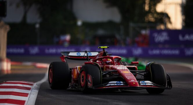 Carlos Sainz dobil drugi trening, Russell pri visoki hitrosti trčil