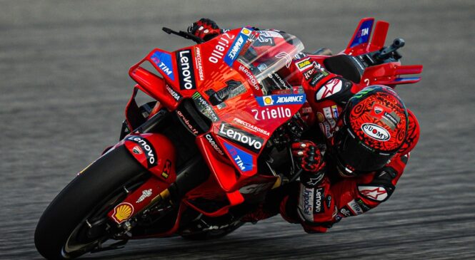 Bagnaia suvereno do najboljšega štartnega položaja, Martin in Marquez na tleh