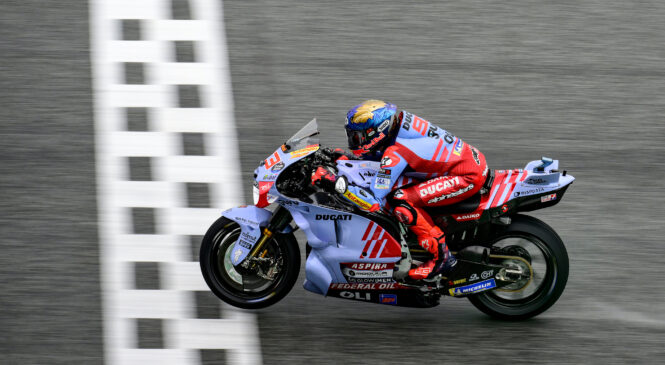 Marc Marquez najhitrejši na mokrih jutranjih ogrevanjih