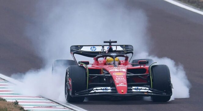 Hamilton razbil Ferrarijev F1 dirkalnik na testiranju v Barceloni!