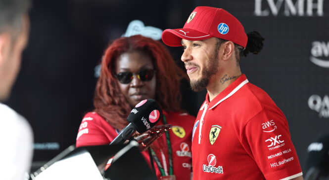 Hamilton podpira vrnitev motorjev V10 v F1: “V6 nikoli ni zvenel odlično”