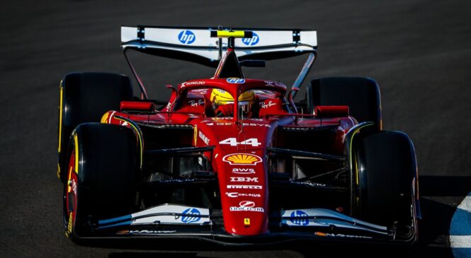 Hamilton presenečen ob prvem pole positionu s Ferrarijem