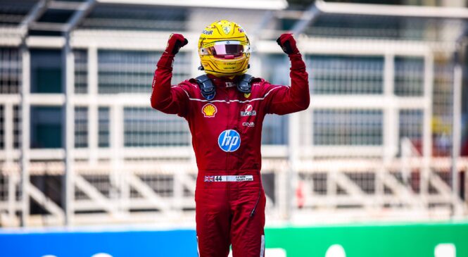 Hamilton utišal kritike z zmago v sprintu na Kitajskem
