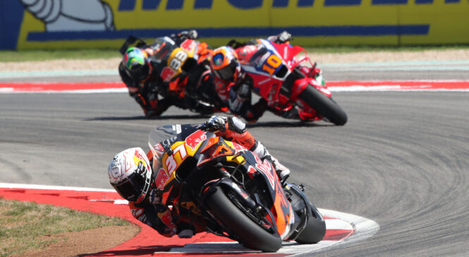 Acosta v sprint dirki v Austinu omejen z “brutalnimi” vibracijami KTM-a