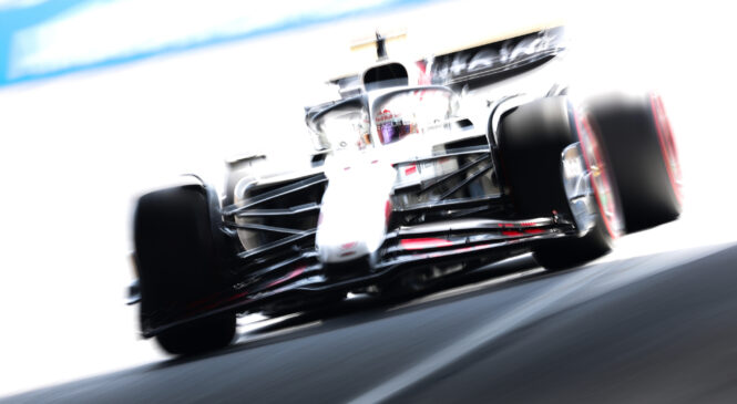 Verstappen v Suzuki premagal težave z dirkalnikom in z rekordnim krogom osvojil pole position