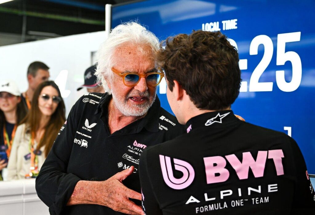 Flavio Briatore komentira proračunsko omejitev v Formuli 1 med povratkom kot šef ekipe Alpine.