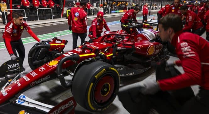 Leclerc najhitrejši v prašnem uvodu v Las Vegasu