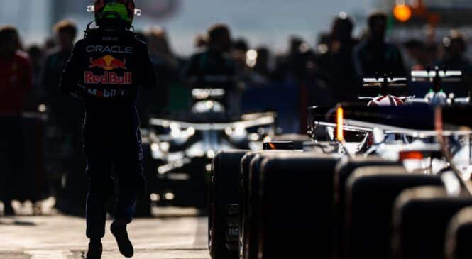 Kaj Verstappnu povzroča težave na startih dirk v sezoni F1 2026?