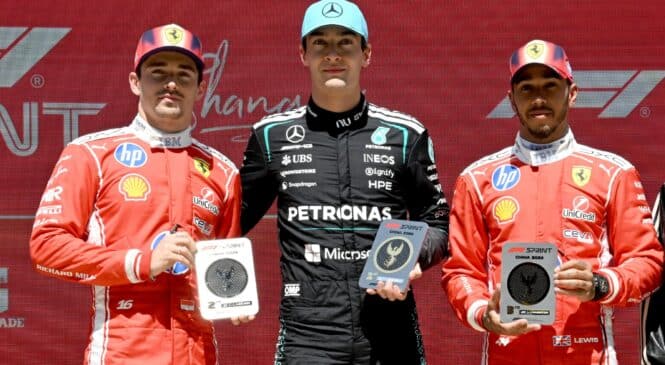 Russell zmagal na sprint dirki v Šanghaju po dvoboju s Ferrarijema