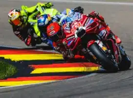 Zgodovinska zmaga Marca Marqueza v sprintu na Sachsenringu, Ducati slavil trojno zmago